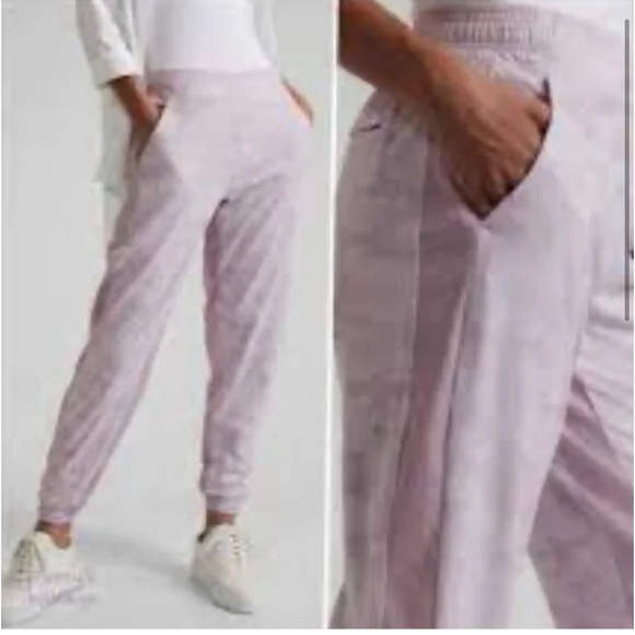 @ Athleta Brooklyn Lined Camo Jogger Shasta - Picture 5 of 15